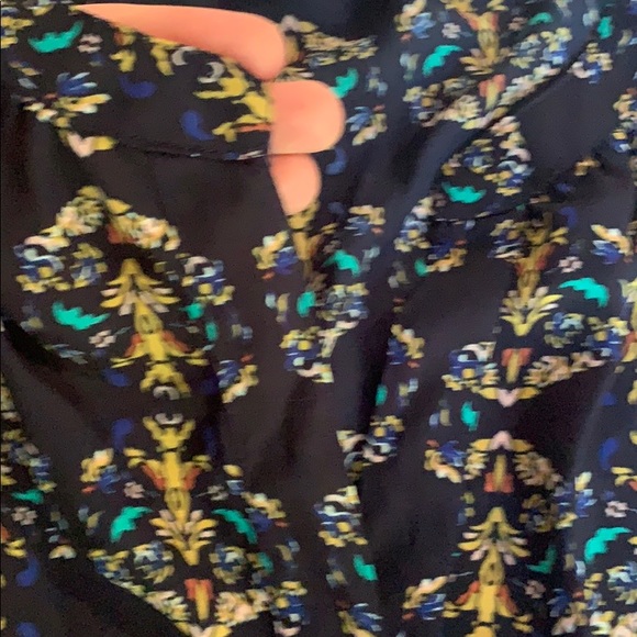 Cute sheer shell - Picture 3 of 3